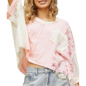 263. Women's Pale Pink V-Neck Three Quarter Sleeve Floral Color Block Top NWT